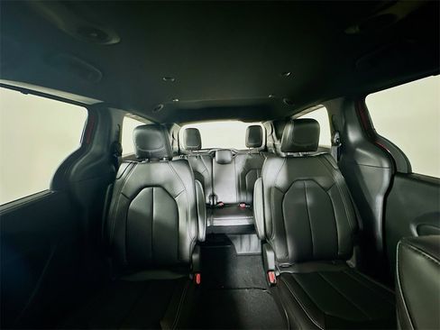 New 2026 Chrysler Pacifica Select image 10