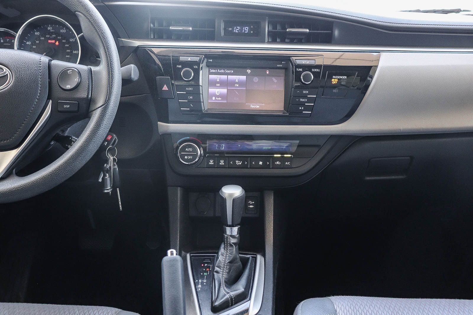 Used 2015 Toyota Corolla LE FWD image 16