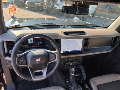 Used 2023 Ford Bronco Wildtrak image 12