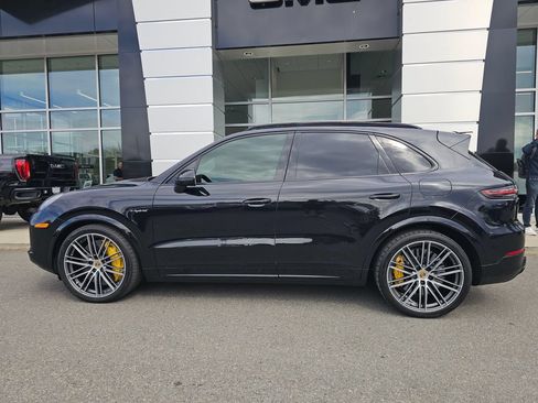Used 2021 Porsche Cayenne Turbo S AWD/4WD image 4