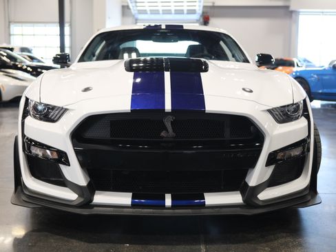 Used 2021 Ford Mustang Shelby GT500 w/ Carbon Fiber Track Pack RWD image 2