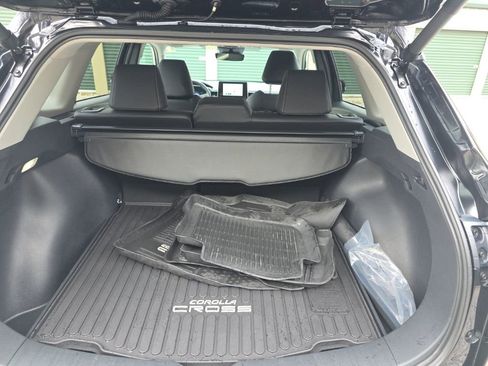 Certified 2023 Toyota Corolla Cross XLE image 21