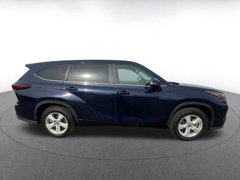 Used 2025 Toyota Highlander LE image 16