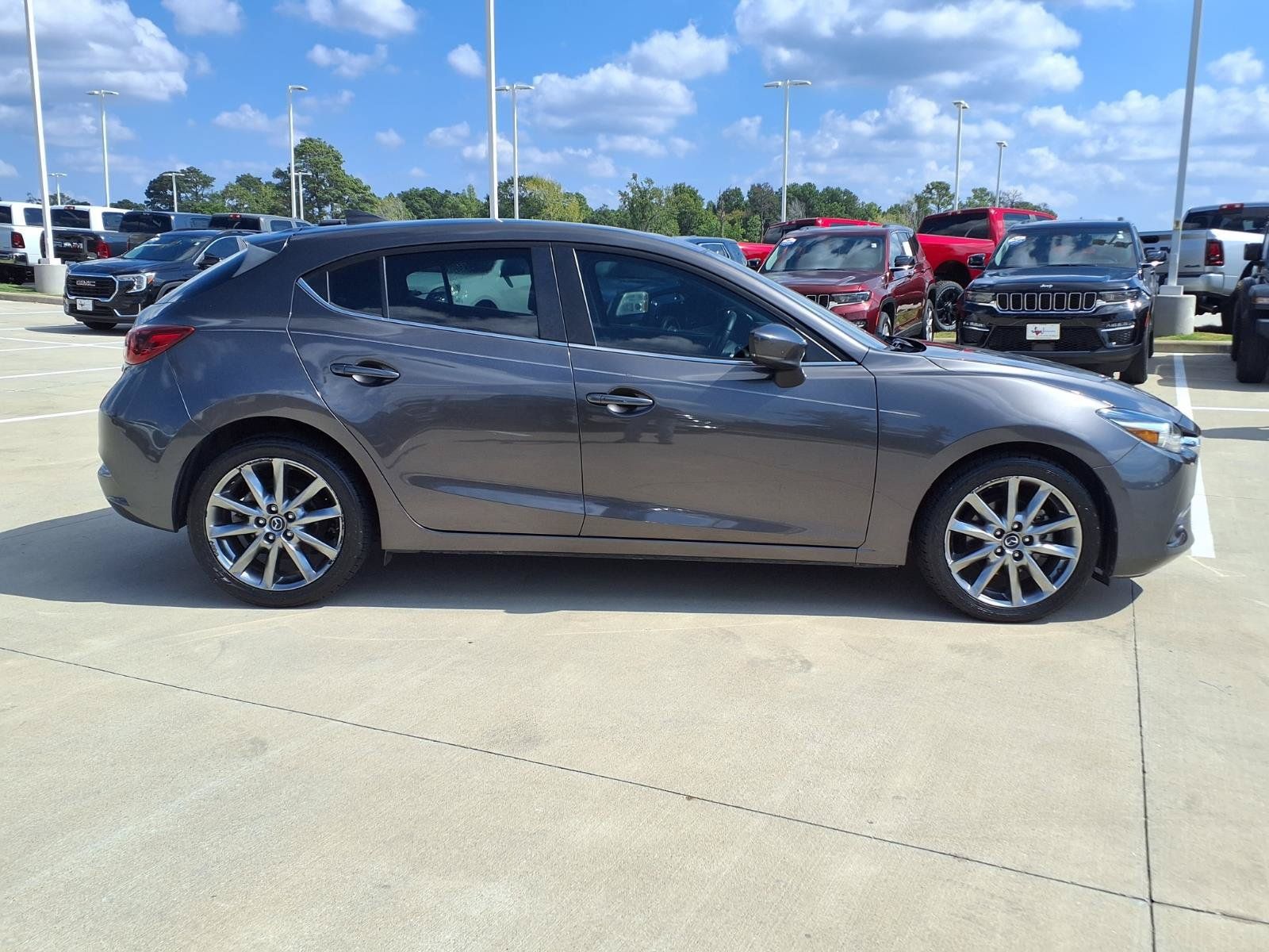 Used 2018 MAZDA MAZDA3 Grand Touring w/ Premium Equipment Package FWD image 5