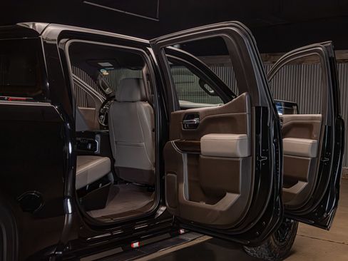 Used 2019 GMC Sierra 1500 SLT w/ SLT Premium Plus Package AWD/4WD image 34