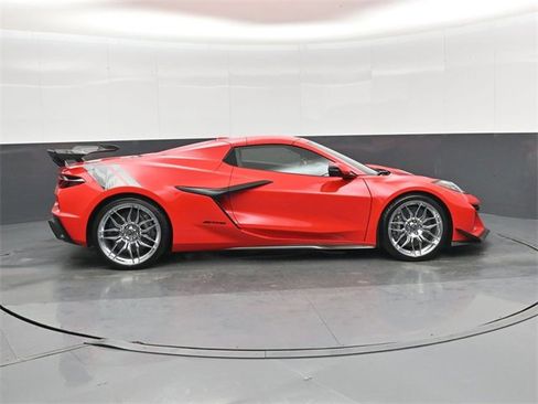 Used 2024 Chevrolet Corvette Z06 w/ Z07 Performance Package image 2