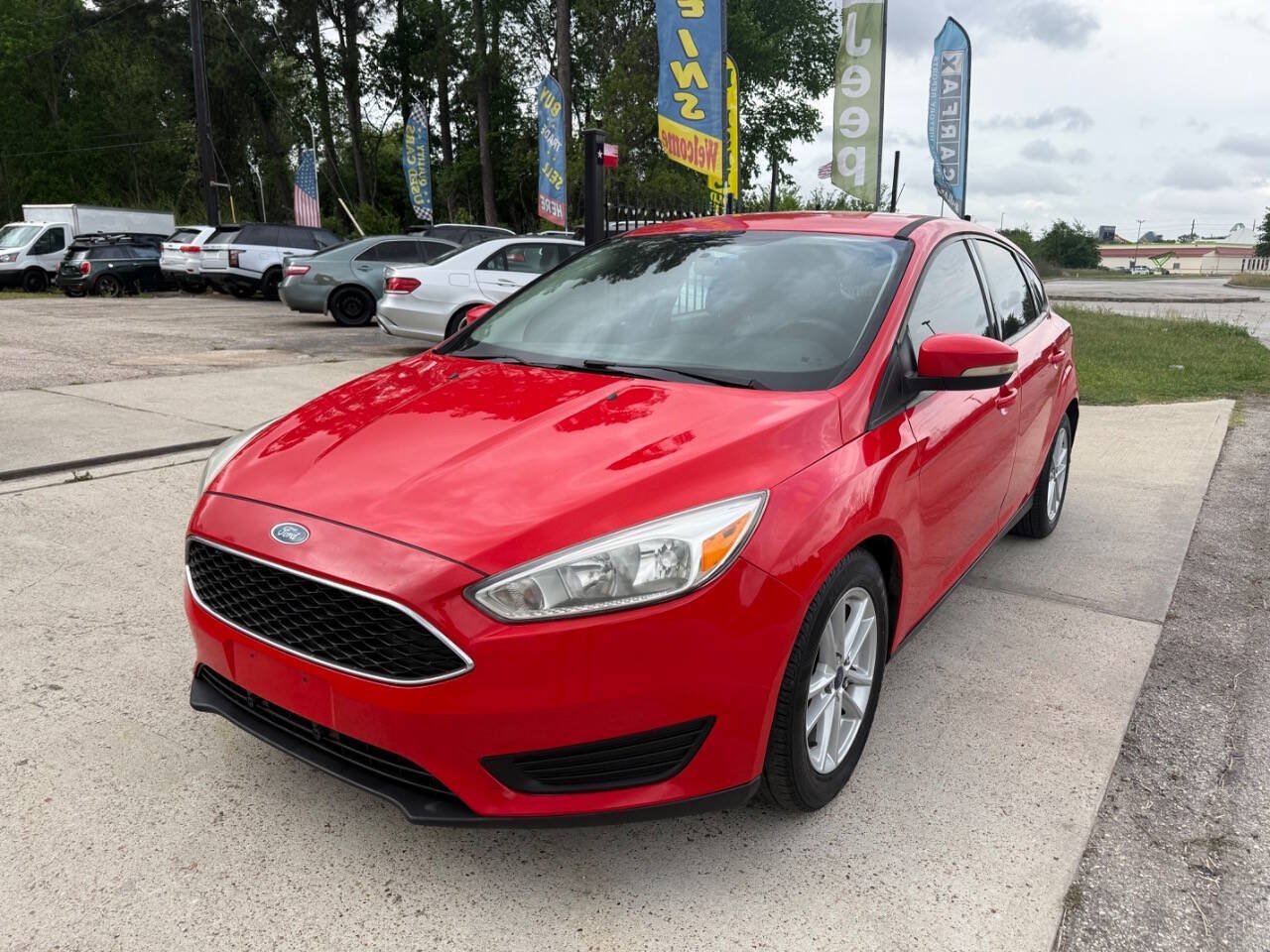 Used 2017 Ford Focus SE FWD image 2