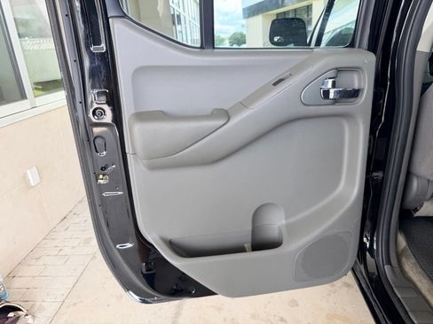 Used 2012 Nissan Frontier SV w/ SV Premium Utility Pkg AWD/4WD image 27
