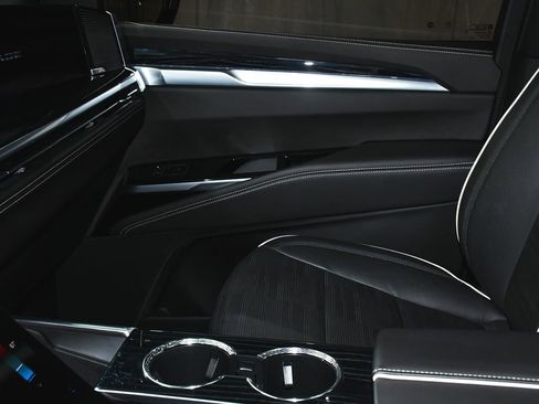 Used 2025 Cadillac Escalade Sport w/ Touring Package image 46