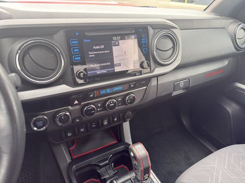 Used 2017 Toyota Tacoma TRD Sport w/ Premium & Technology Package image 21