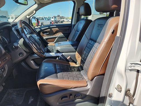 Used 2019 Nissan Titan Platinum Reserve AWD/4WD image 34
