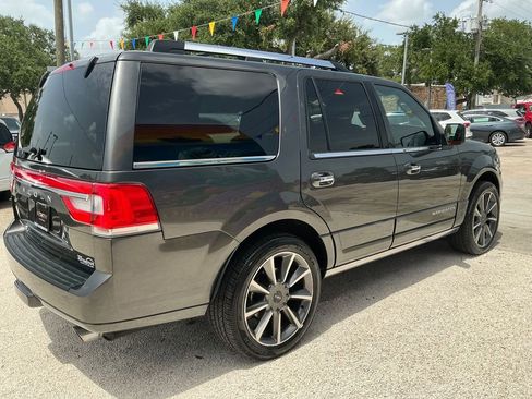 Used 2017 Lincoln Navigator Reserve image 4