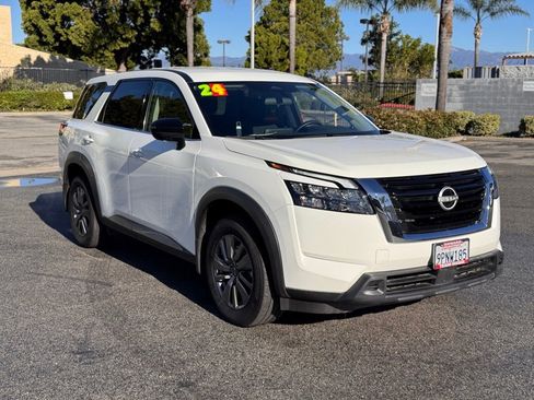 Certified 2024 Nissan Pathfinder S image 2