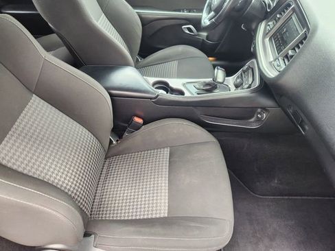 Used 2022 Dodge Challenger GT image 14