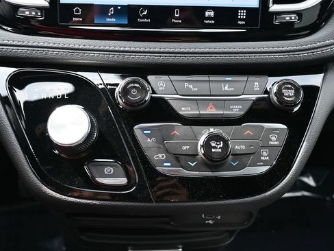 New 2026 Chrysler Pacifica Select image 13