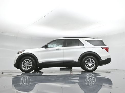 New 2026 Ford Explorer Active RWD image 52