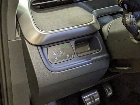 New 2025 Volkswagen ID. Buzz Pro S image 11