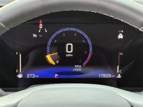 Certified 2025 Chevrolet Trax LT w/ LT Convenience Package image 16