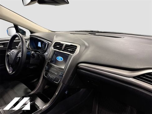 Used 2020 Ford Fusion SE image 28