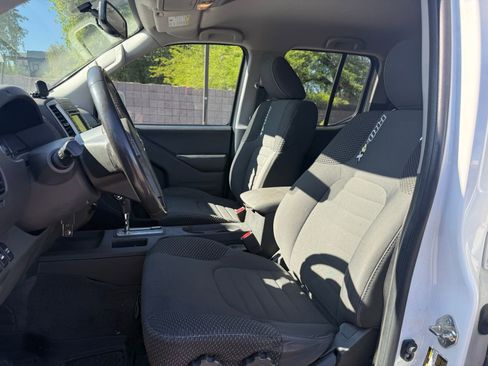 Used 2018 Nissan Frontier PRO-4X image 13