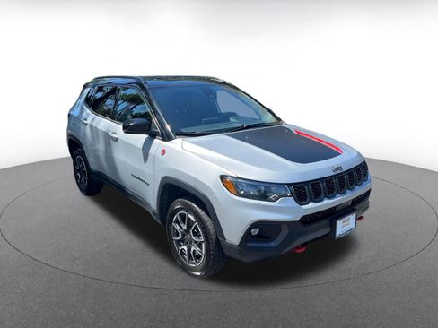 Used 2025 Jeep Compass Trailhawk AWD/4WD image 1