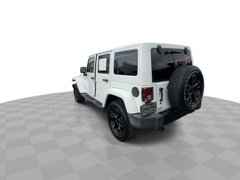 Used 2017 Jeep Wrangler Unlimited Sahara AWD/4WD image 6