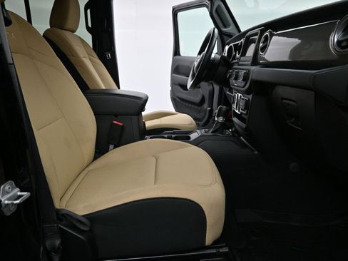 Used 2021 Jeep Wrangler Unlimited Sahara AWD/4WD image 17