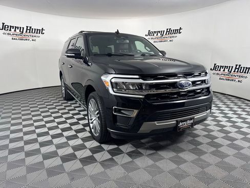 Used 2024 Ford Expedition Limited AWD/4WD image 5