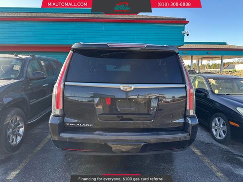 Used 2017 Cadillac Escalade ESV Luxury image 5