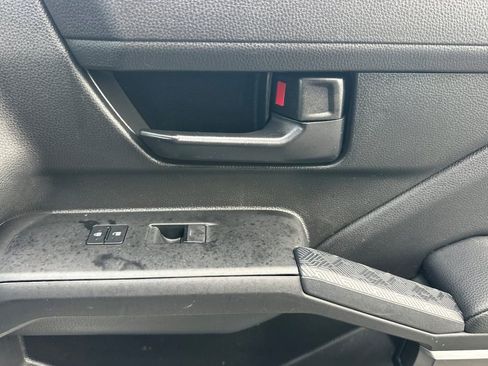 Used 2025 Toyota Tacoma SR5 image 18