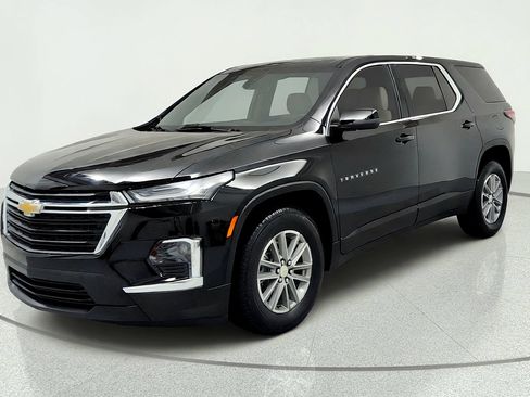 Used 2023 Chevrolet Traverse LS FWD image 1