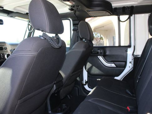 Used 2018 Jeep Wrangler Unlimited Sahara w/ Connectivity Group image 20