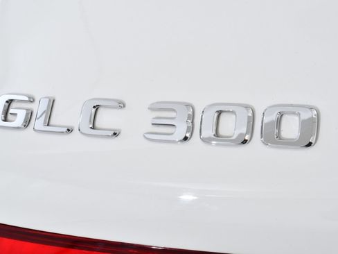 Used 2018 Mercedes-Benz GLC 300 4MATIC image 22