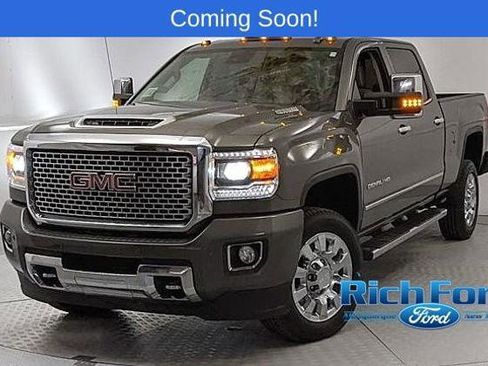Used 2017 GMC Sierra 2500 Denali w/ Duramax Plus Package image 6