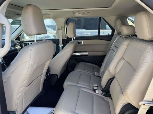 Certified 2022 Ford Explorer XLT w/ Equipment Group 202A image 7