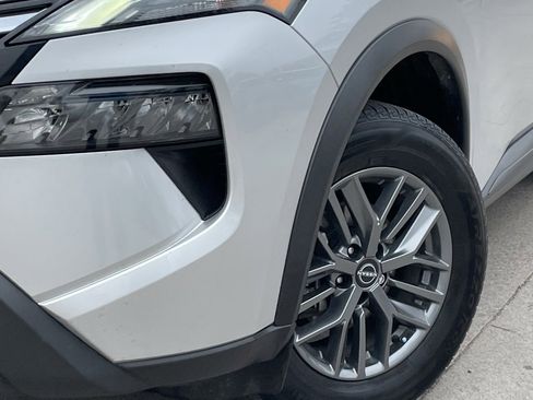 Used 2024 Nissan Rogue S image 8