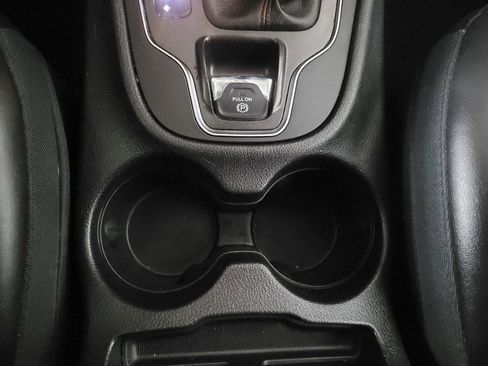 Used 2019 Jeep Cherokee Trailhawk image 26