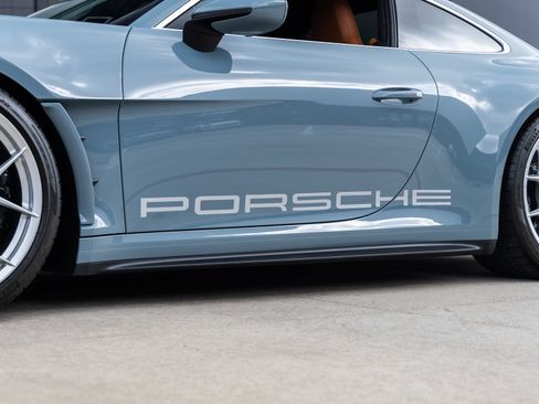 Certified 2024 Porsche 911 GT3 RS RWD image 22