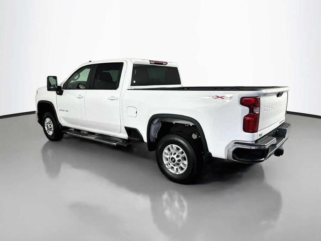 Used 2024 Chevrolet Silverado 2500 LT AWD/4WD image 5