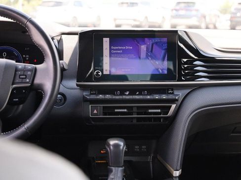 Used 2025 Toyota Camry SE FWD image 26