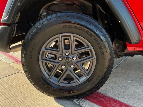 Used 2025 Jeep Wrangler Unlimited Sport AWD/4WD image 9