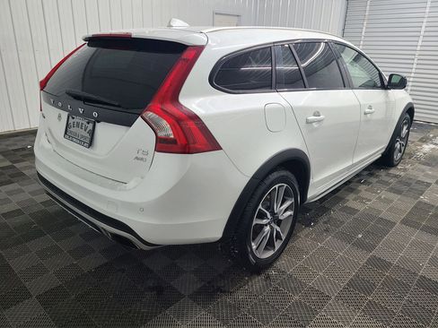 Used 2016 Volvo V60 T5 Cross Country Platinum w/ Climate Package image 11