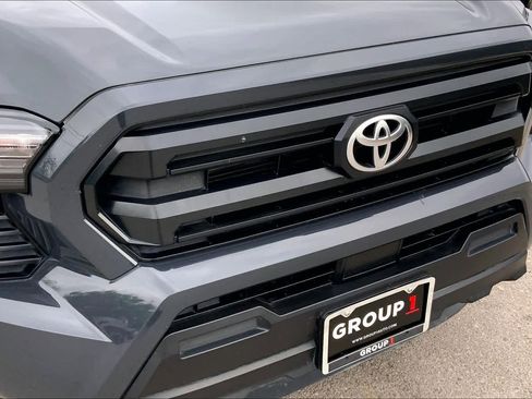 Used 2025 Toyota Tacoma SR image 28