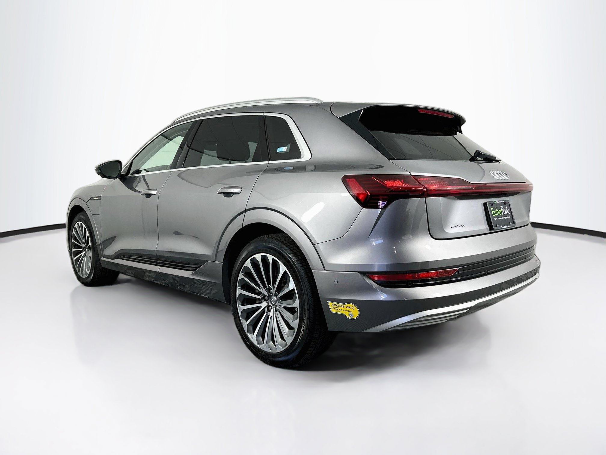 Used 2019 Audi e-tron Prestige w/ Prestige Package AWD/4WD image 5