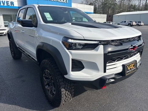 Used 2024 Chevrolet Colorado ZR2 w/ Technology Package AWD/4WD image 2