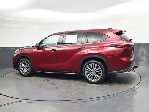 Used 2023 Toyota Highlander Platinum image 7