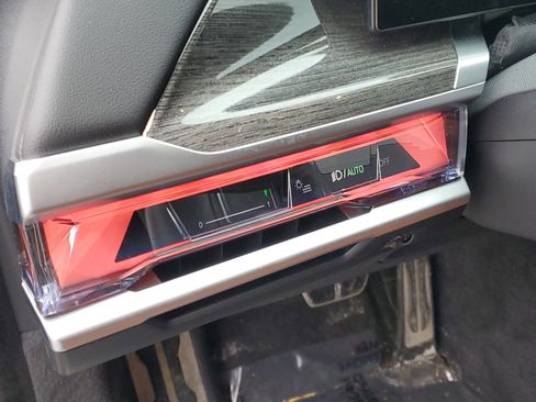 Used 2023 BMW 760i xDrive image 10