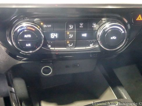 Used 2024 Chevrolet Trax LT w/ Driver Confidence Package FWD image 22