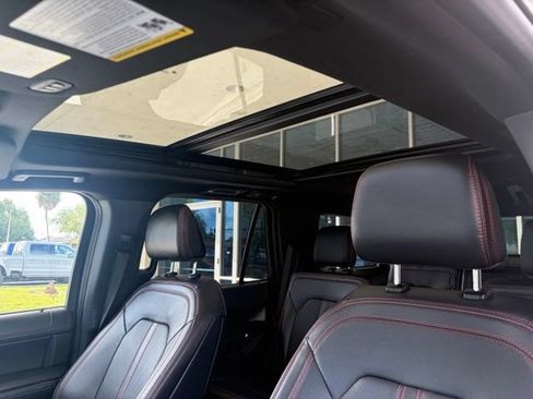 Used 2023 Ford Expedition Limited RWD image 3