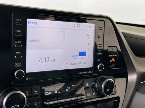 Used 2020 Toyota Highlander XLE image 14